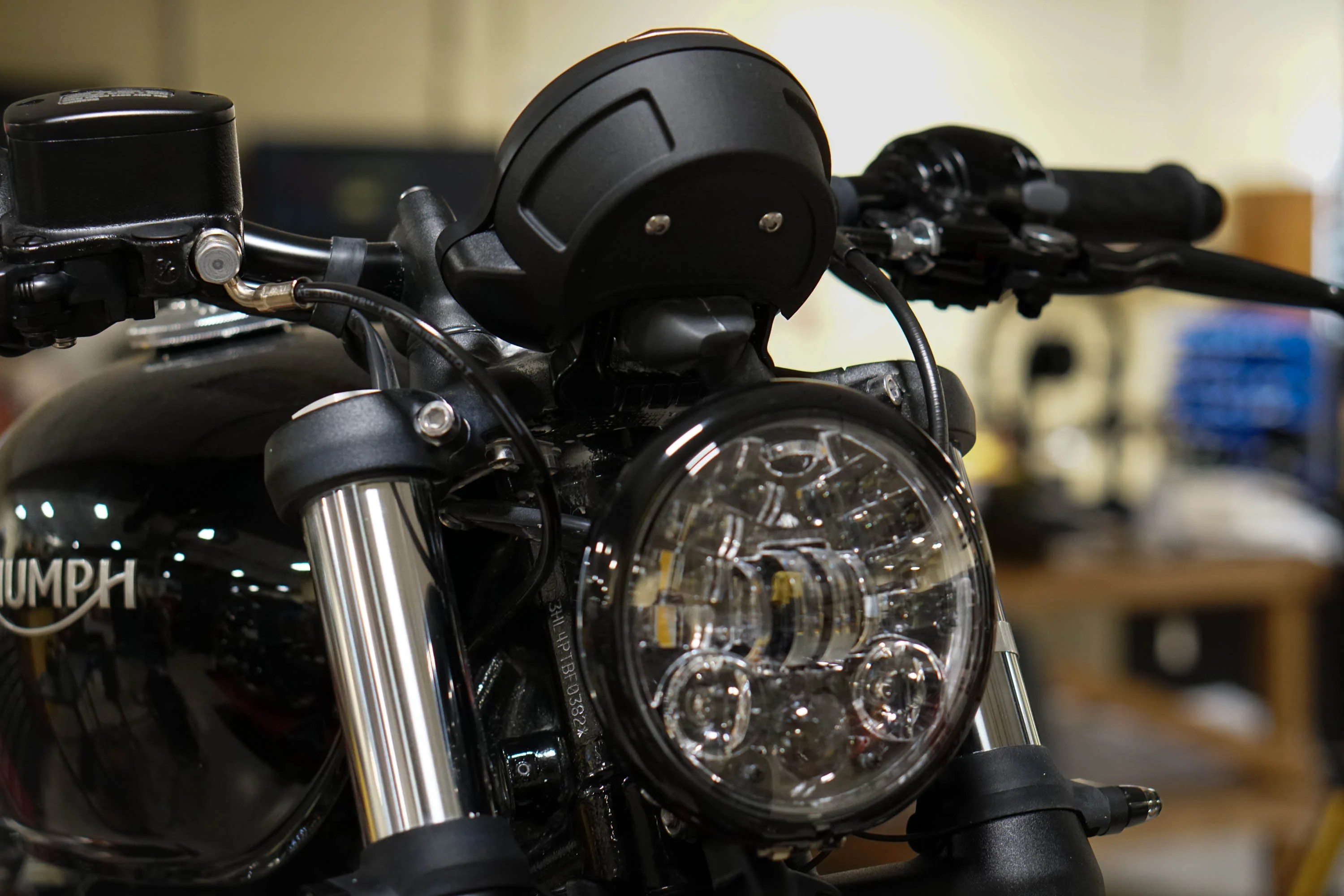 Triumph Bobber Custom Gauge Cover- Brogue Moto - Image 7