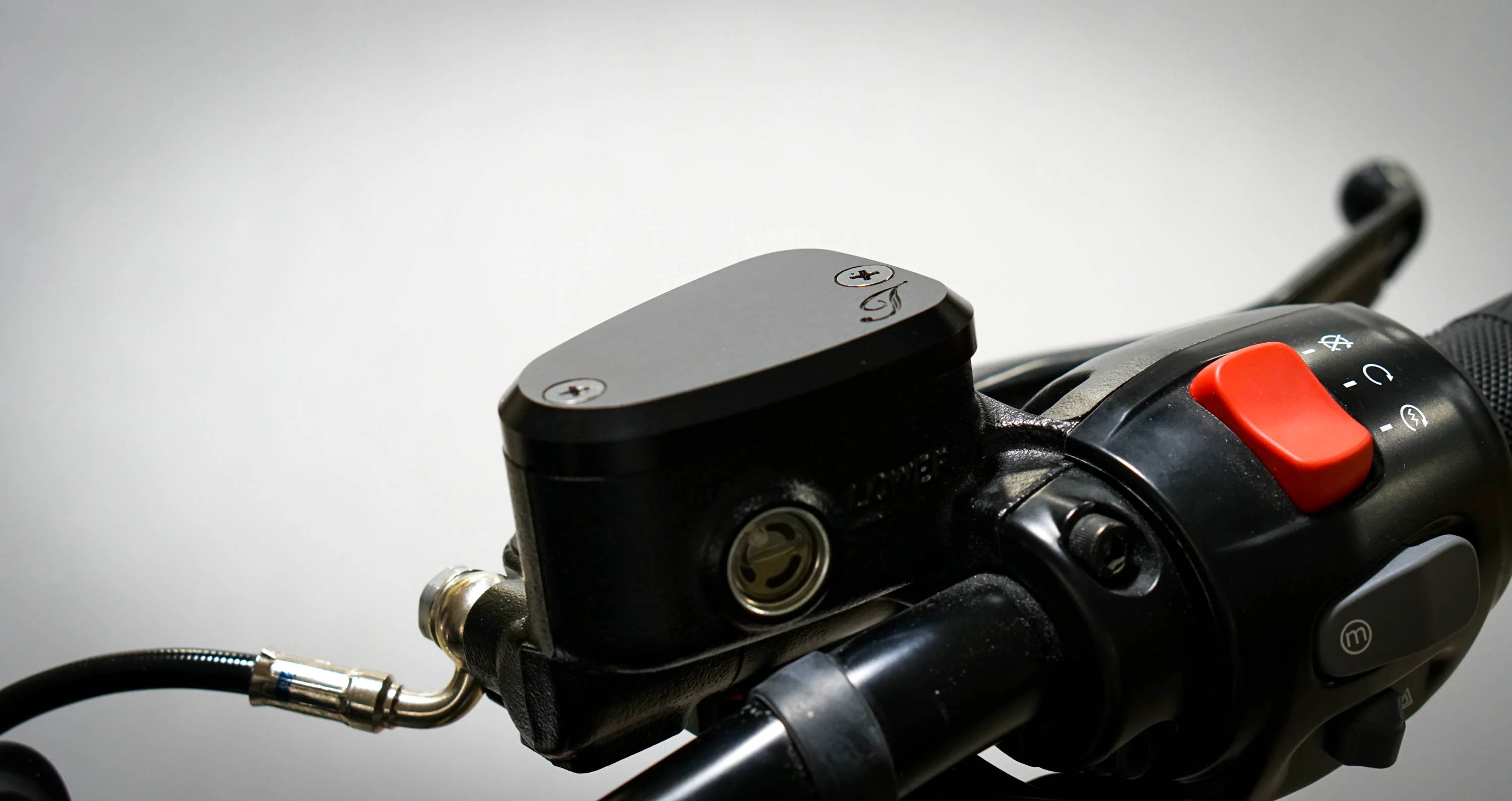 Brogue Machined Brake Fluid Reservoir Master Cylinder Cap - Triumph Classics