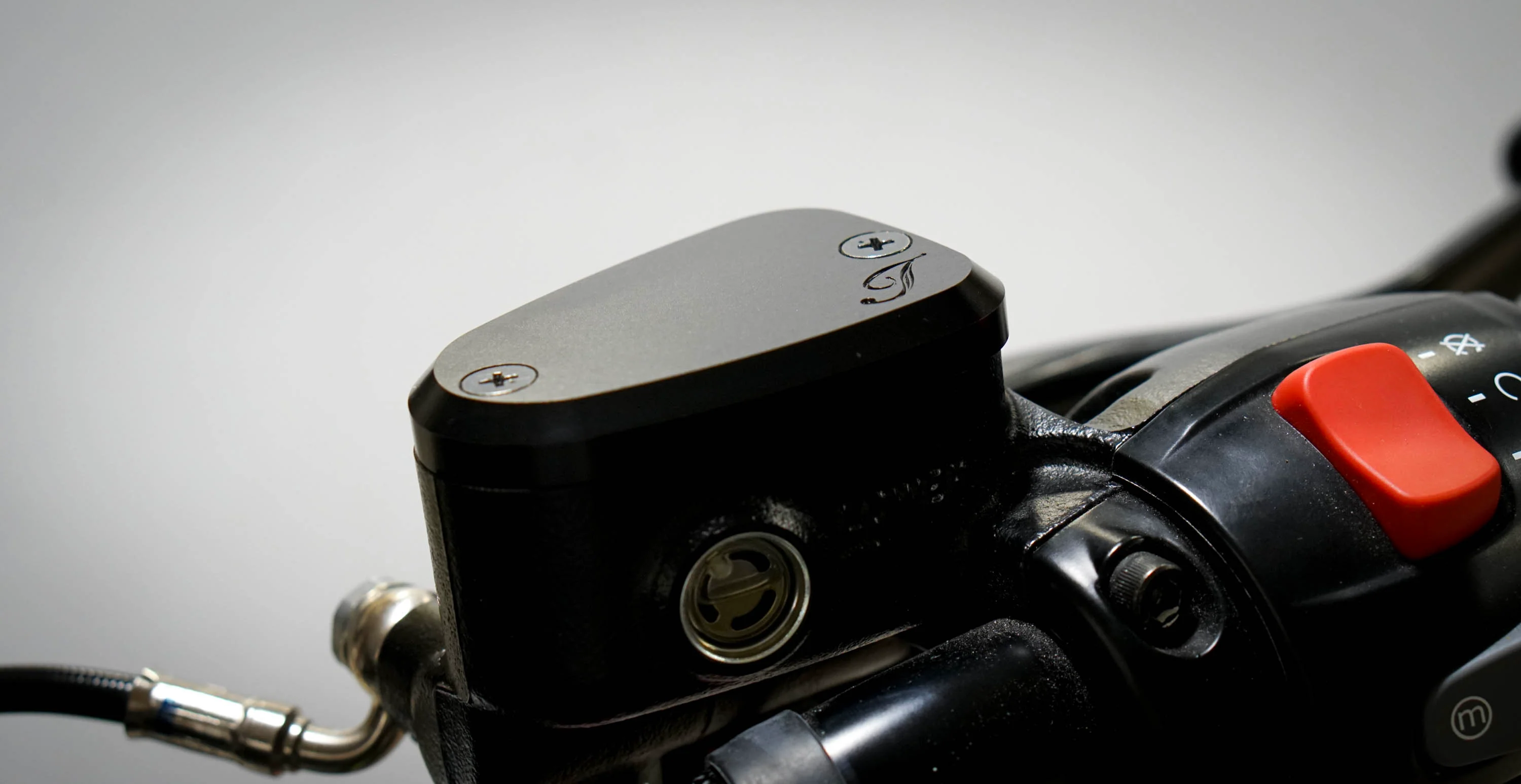 Brogue Machined Brake Fluid Reservoir Master Cylinder Cap - Triumph Classics - Image 2