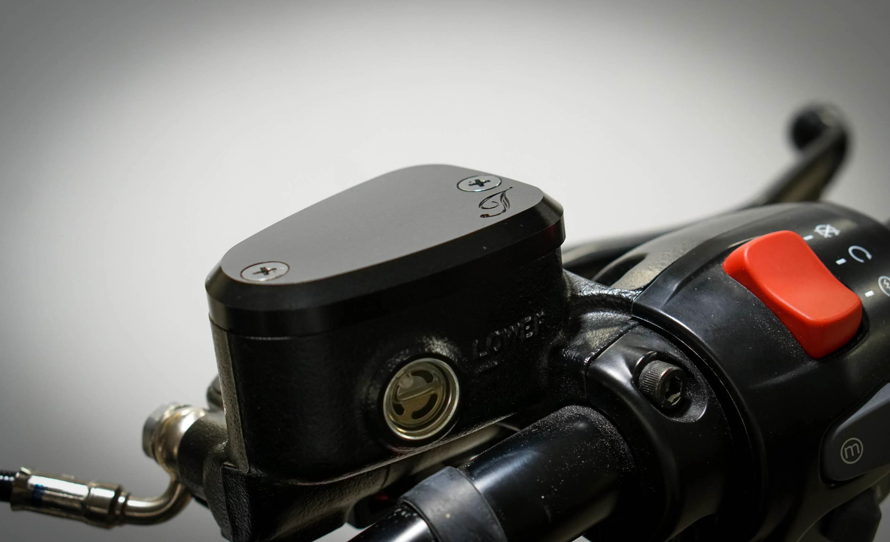 Brogue Machined Brake Fluid Reservoir Master Cylinder Cap - Triumph Classics - Image 4