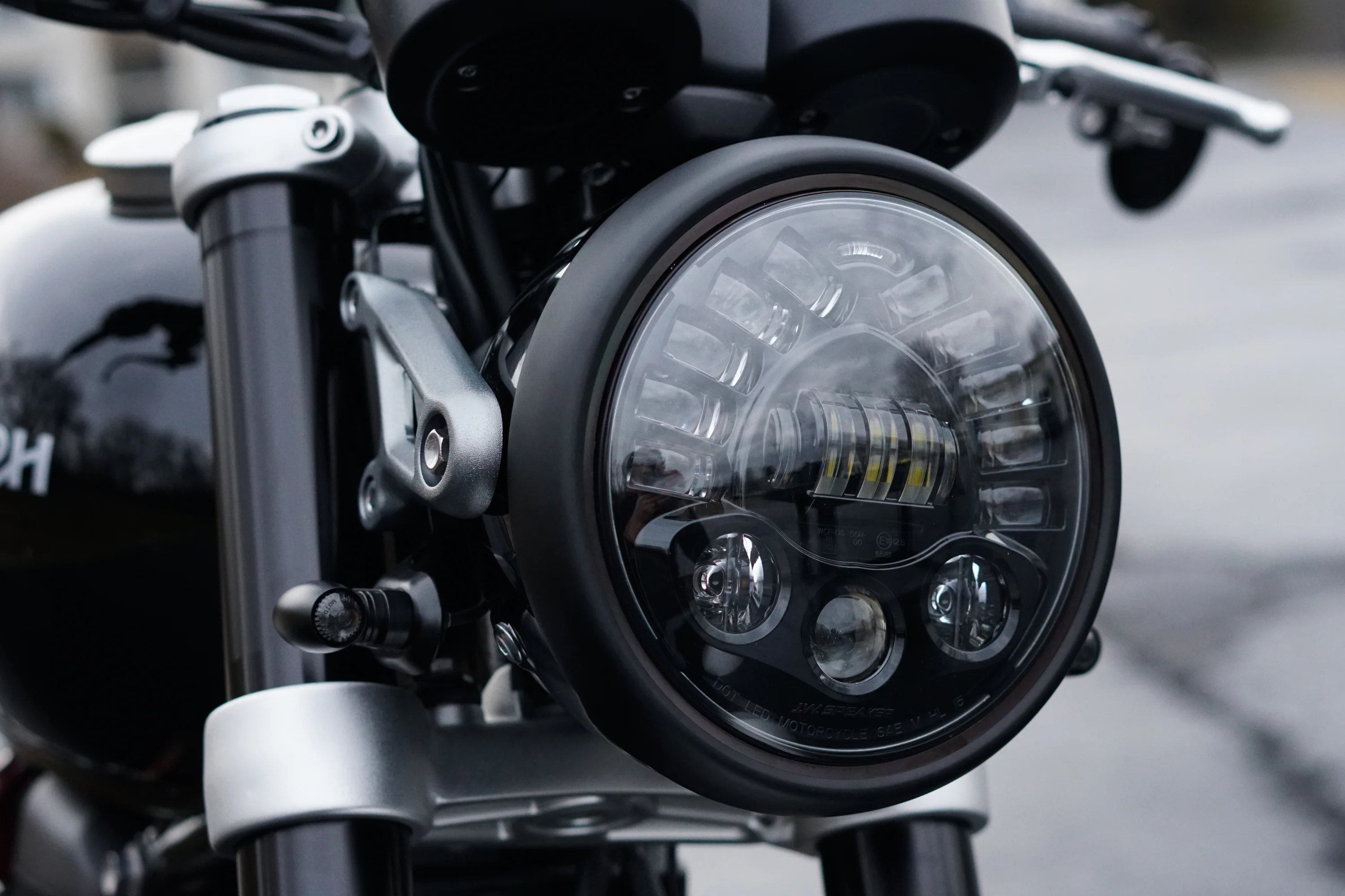 Triumph Modern Classic JW Speaker 7" - 8790 Adaptive 2 LED Headlight Kit - 2016+ Thruxton - Scrambler - Bonneville T100 - T120 - Speed Twin - Street Twin - Image 6
