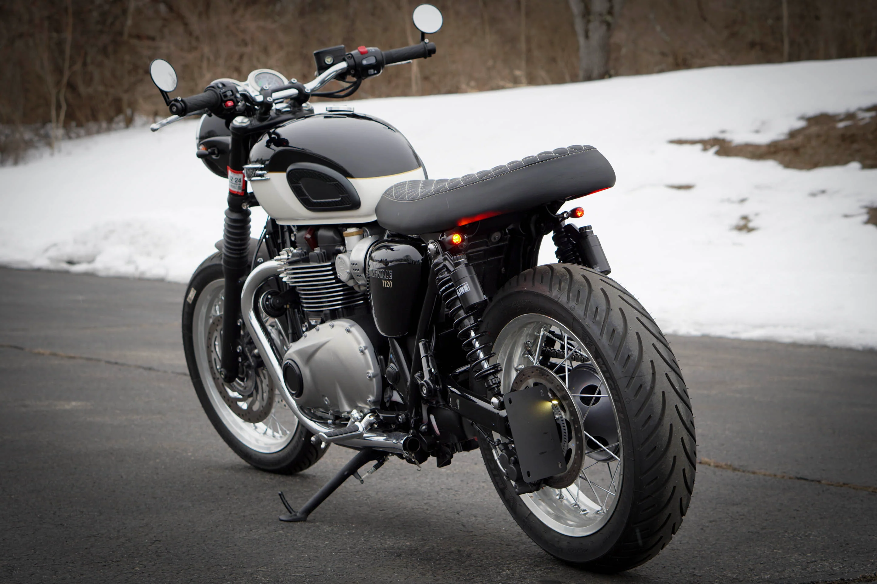 Fender Eliminator + Side Axle Mount License Plate Complete Kit – Triumph T100 & T120, Street Twin, Street Scrambler, Speed Twin 900