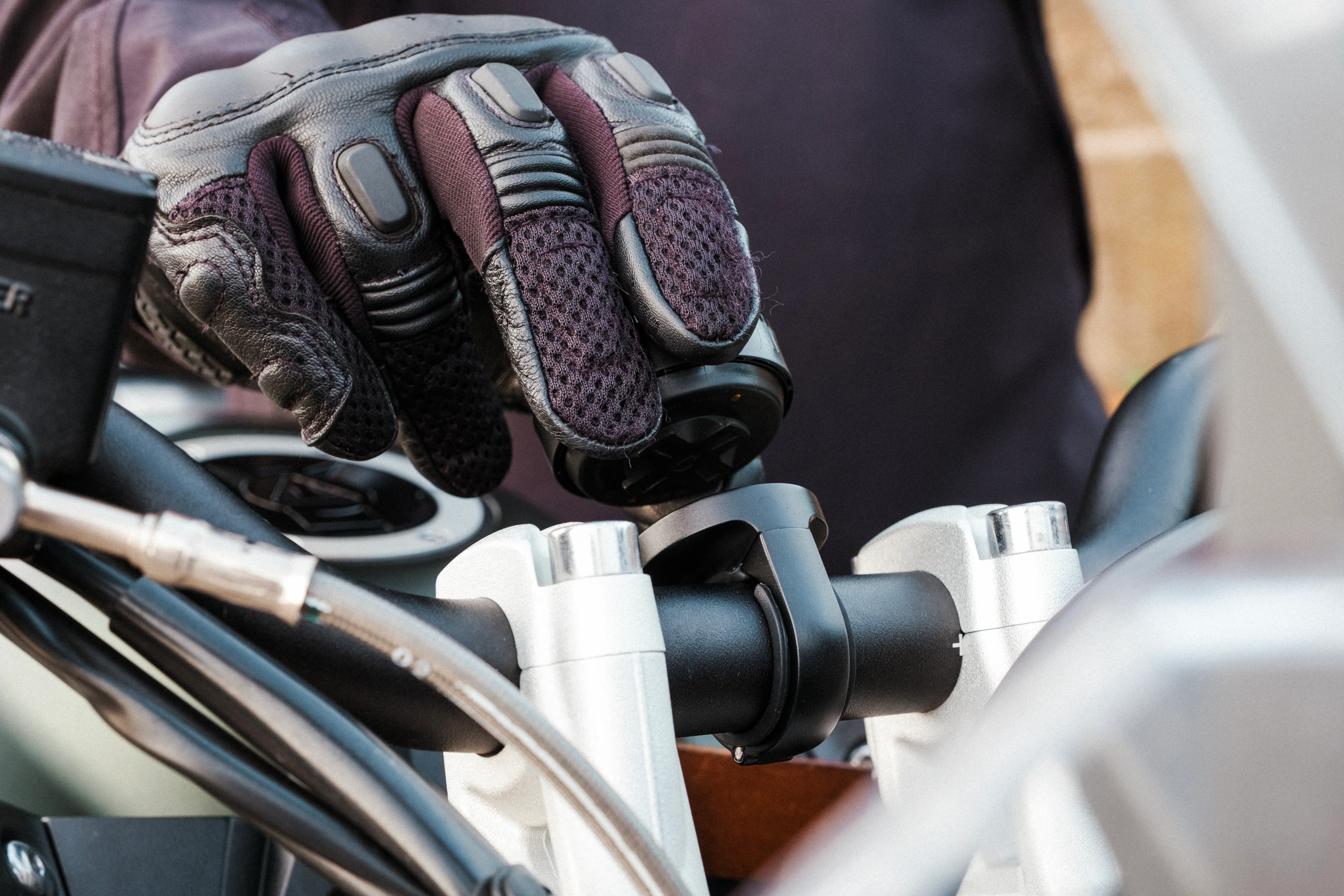 Moto II Bar Clamp Mount - Image 5