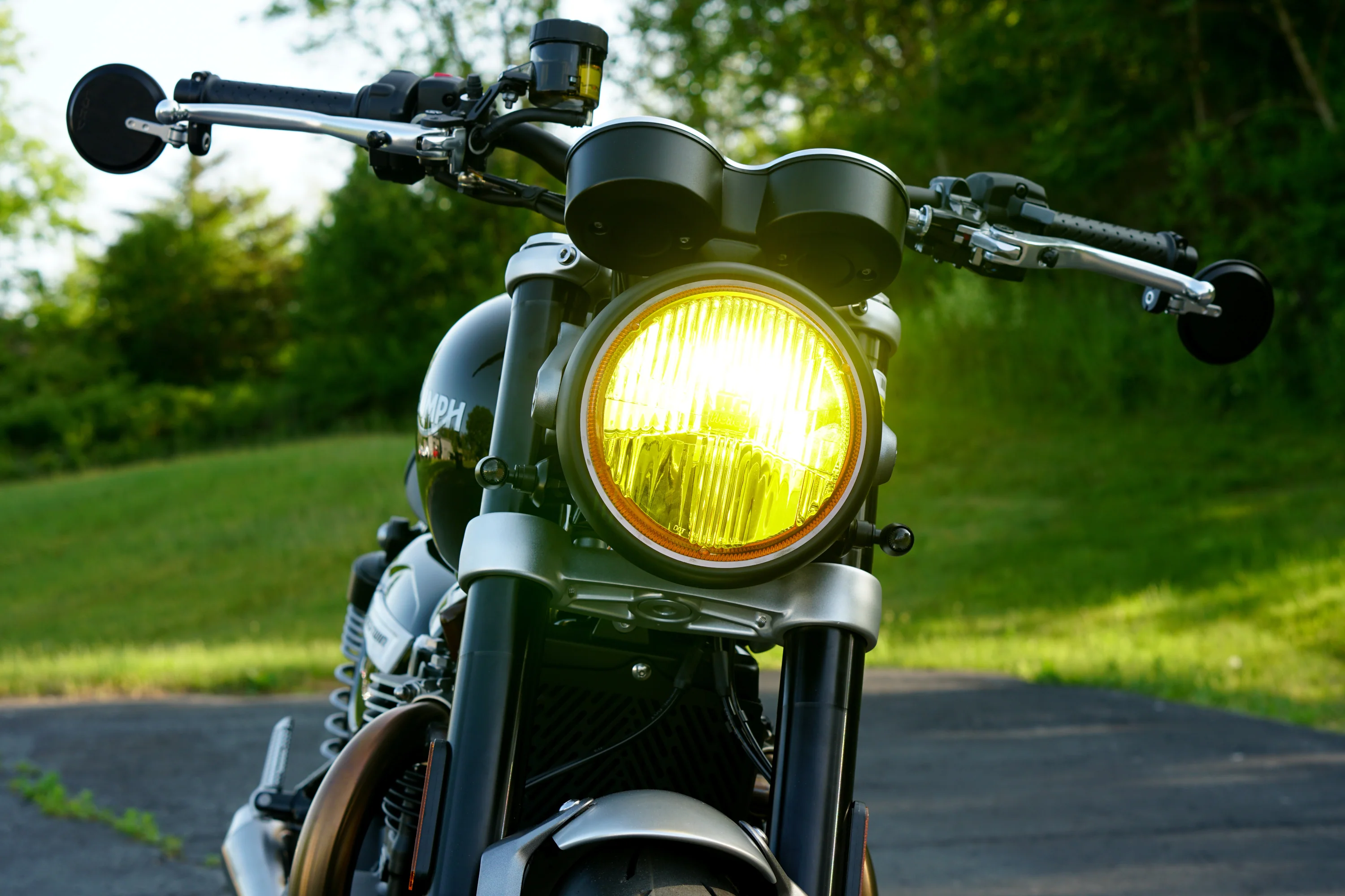 Retro Inspired Triumph Modern Classic 7" LED Headlight Kit - Yellow - 2016+ Thruxton - Scrambler - Bonneville T100 - T120 - Speed Twin - Street Twin - Image 2