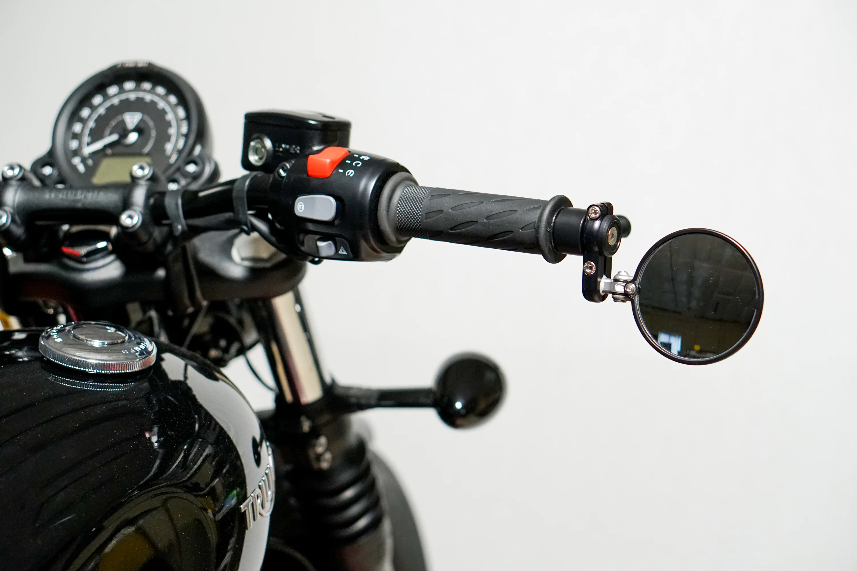 Triumph Bar End Finishers & Mirror Kits - 1” to 7/8" Adapter - Handlebar Triumph Models – Bobber, Speedmaster, T100 & T120 - Image 4