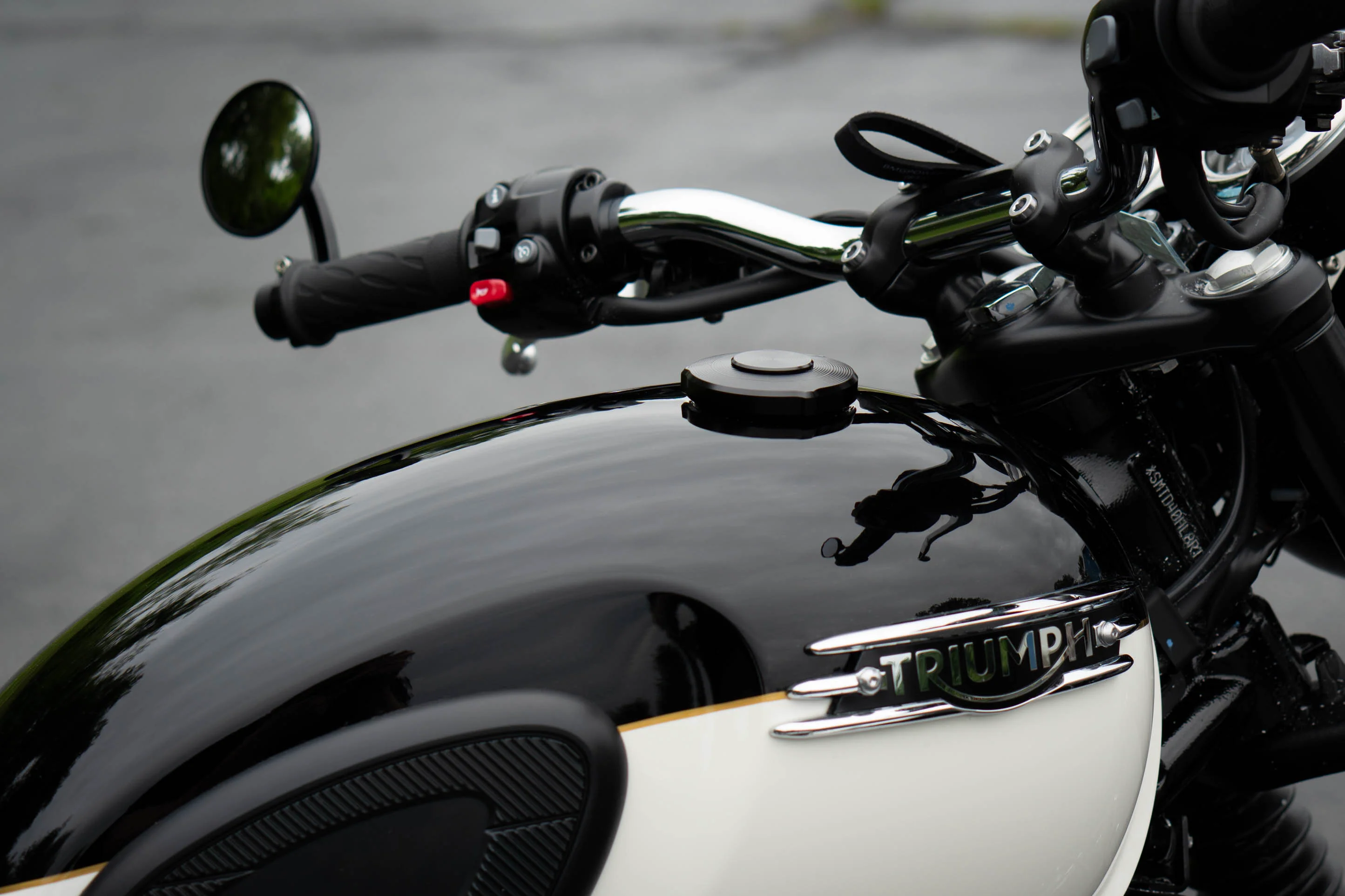 Triumph Locking Machined Low Profile Gas Cap - Brogue Moto - Image 6