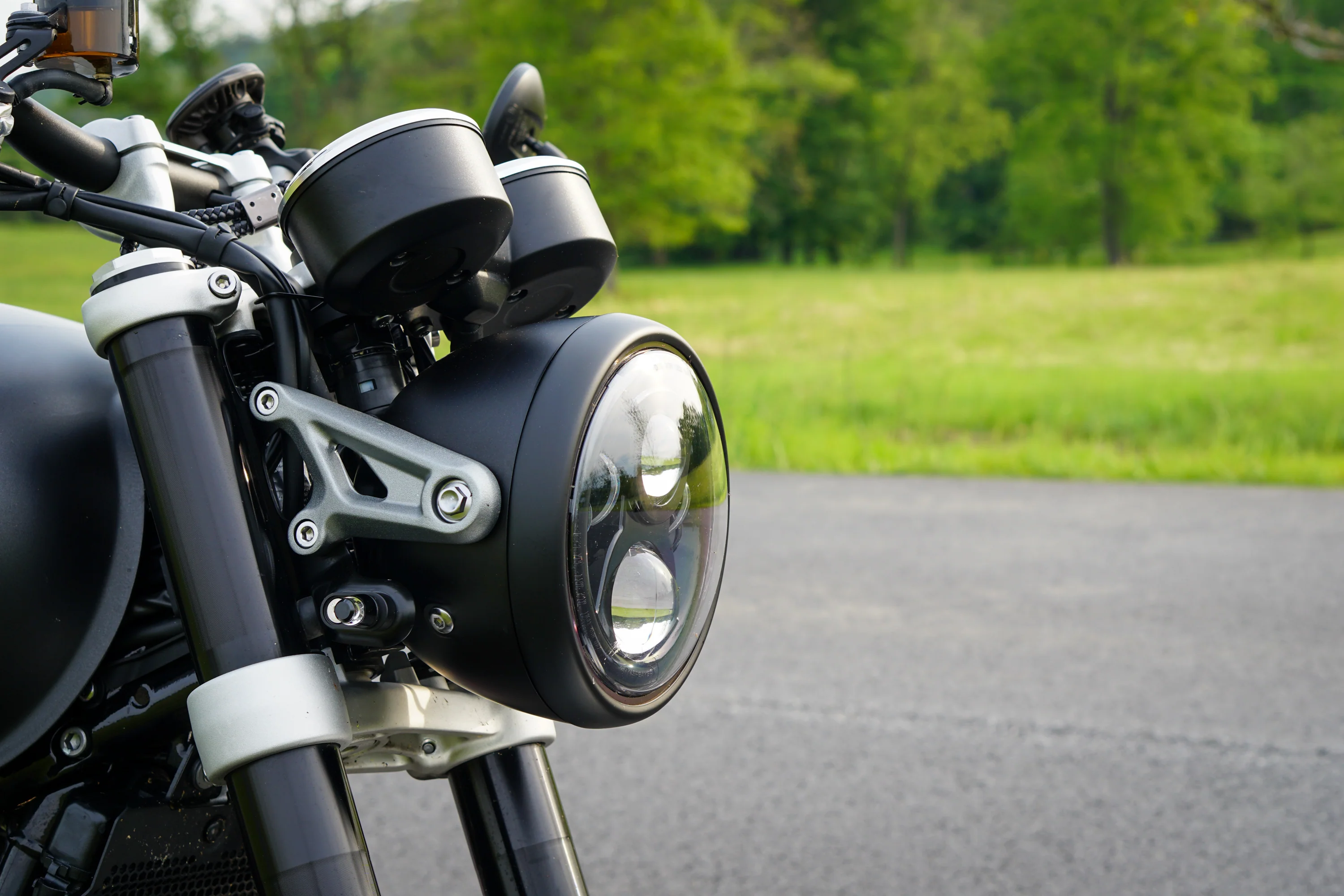 Triumph Modern Classic JW Speaker 7" - 8700 Dual Burn LED Headlight Kit - 2016+ Thruxton - Scrambler - Bonneville T100 - T120 - Speed Twin - Street Twin