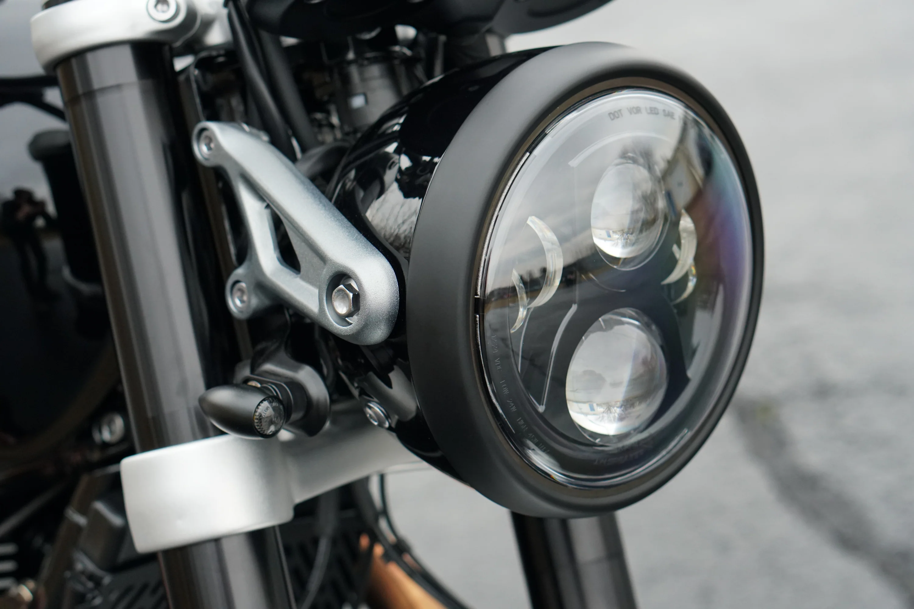 Triumph Modern Classic JW Speaker 7" - 8700 Dual Burn LED Headlight Kit - 2016+ Thruxton - Scrambler - Bonneville T100 - T120 - Speed Twin - Street Twin - Image 4
