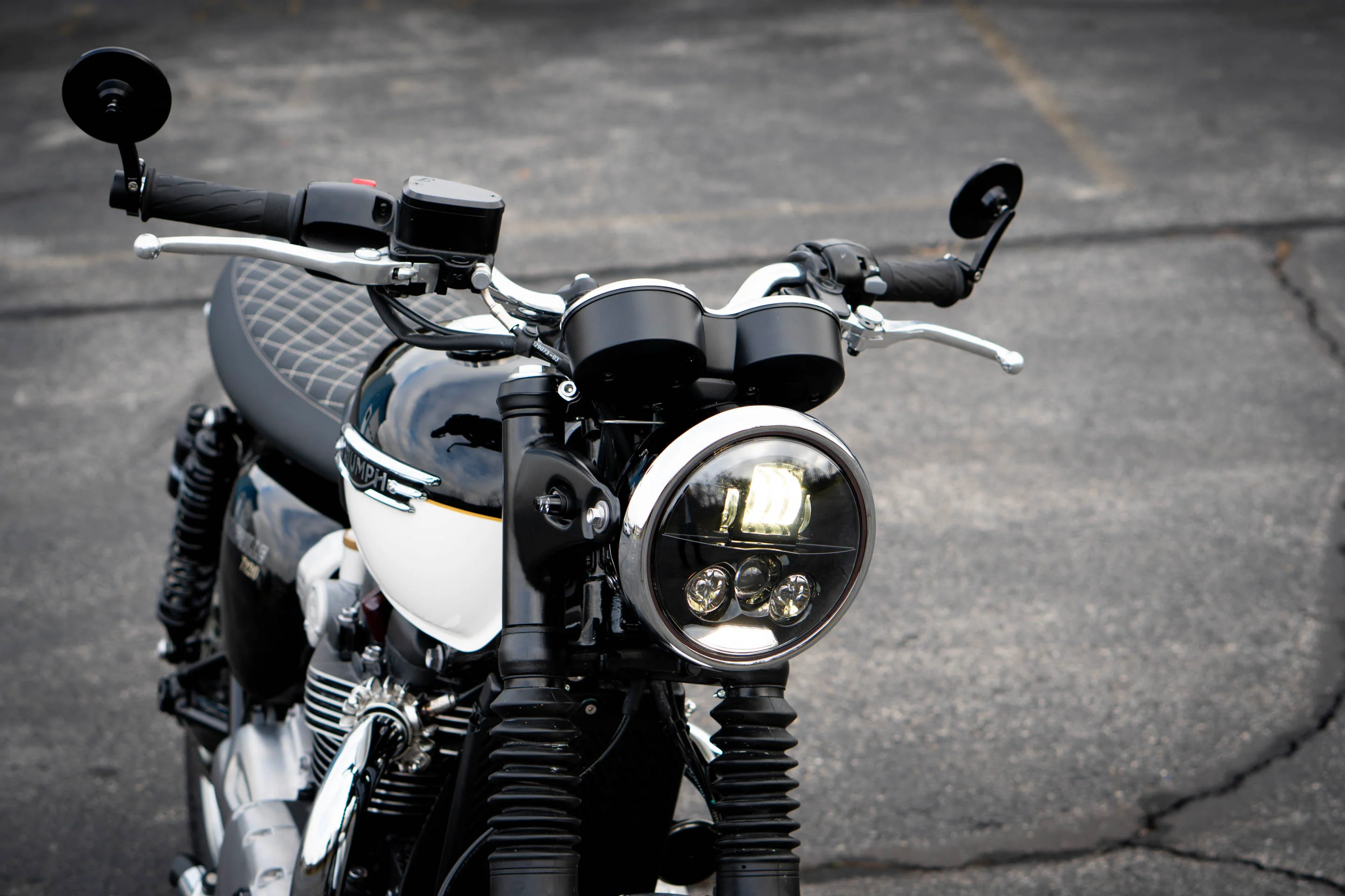 Triumph Modern Classic JW Speaker 7" - 8780 EVO S LED Headlight Kit - 2016+ Thruxton - Scrambler - Bonneville T100 - T120 - Speed Twin - Street Twin