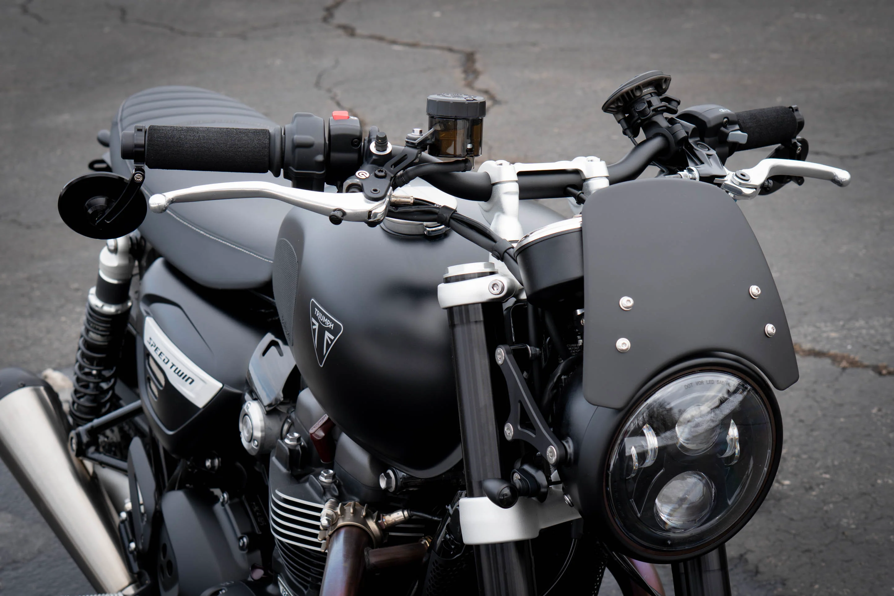 Triumph Speed Twin 900 & 1200, T100 & T120 (2016–2025) – Plug & Play Brogue Classic Extreme Front Turn Signal Kit - Image 10