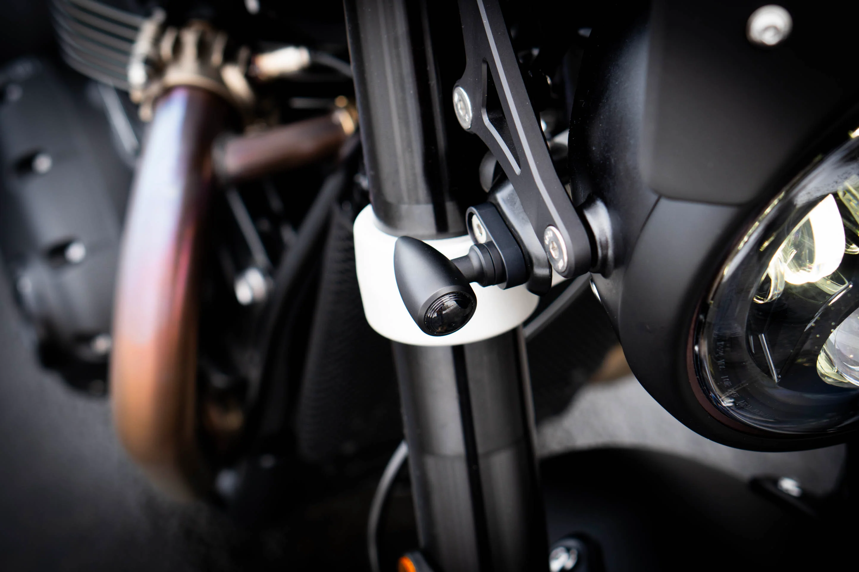 Triumph Speed Twin 900 & 1200, T100 & T120 (2016–2025) – Plug & Play Brogue Classic Extreme Front Turn Signal Kit - Image 8