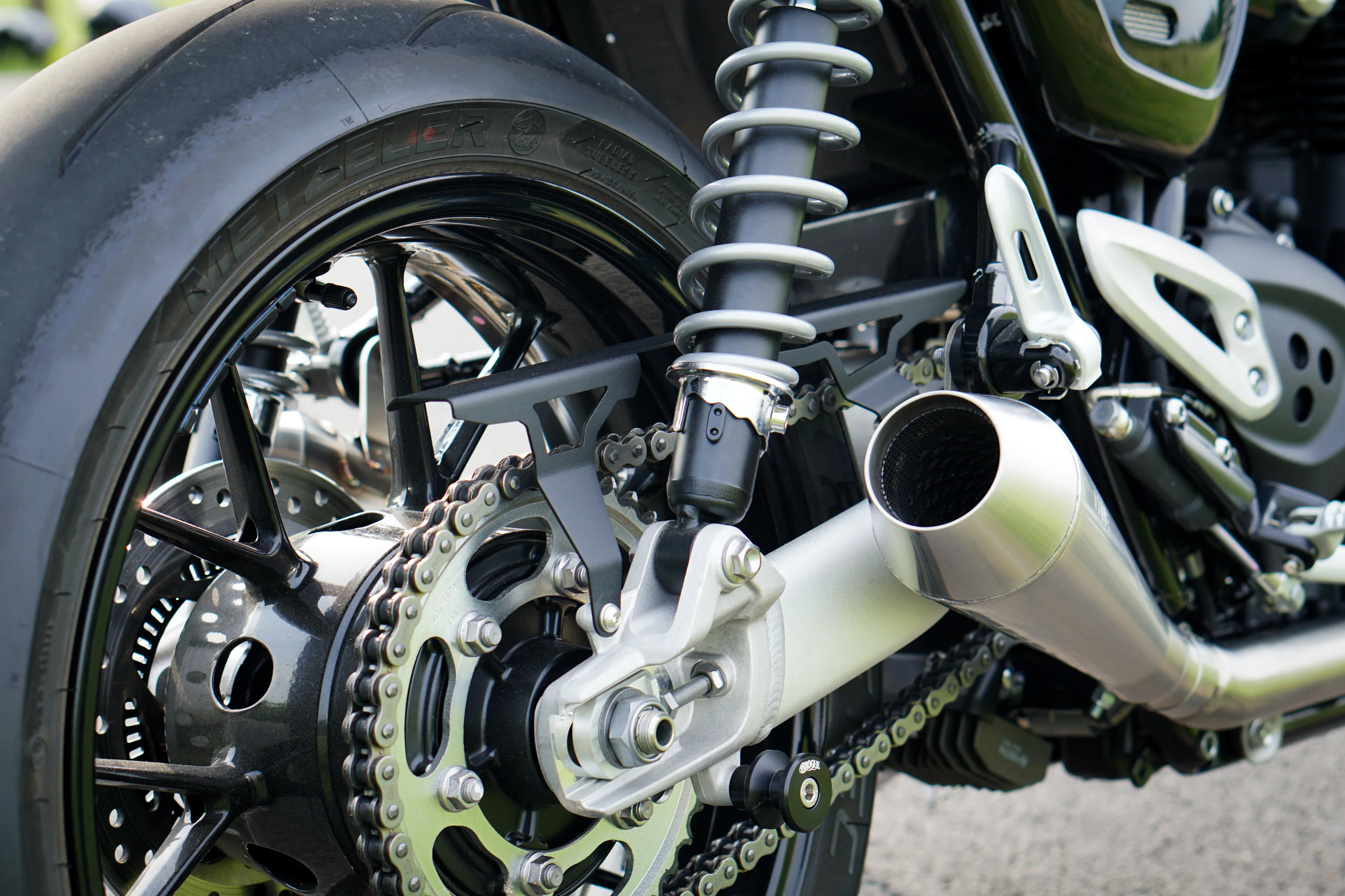 Triumph Speed Twin & RS / Thruxton Chain Guard - Brogue Moto