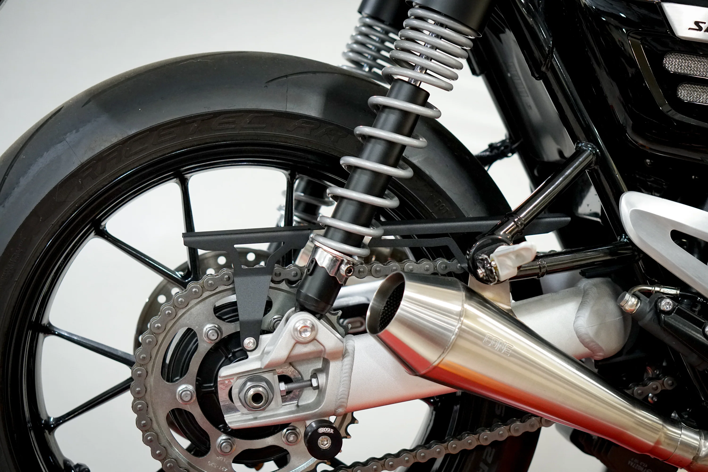 Triumph Speed Twin & RS / Thruxton Chain Guard - Brogue Moto - Image 10