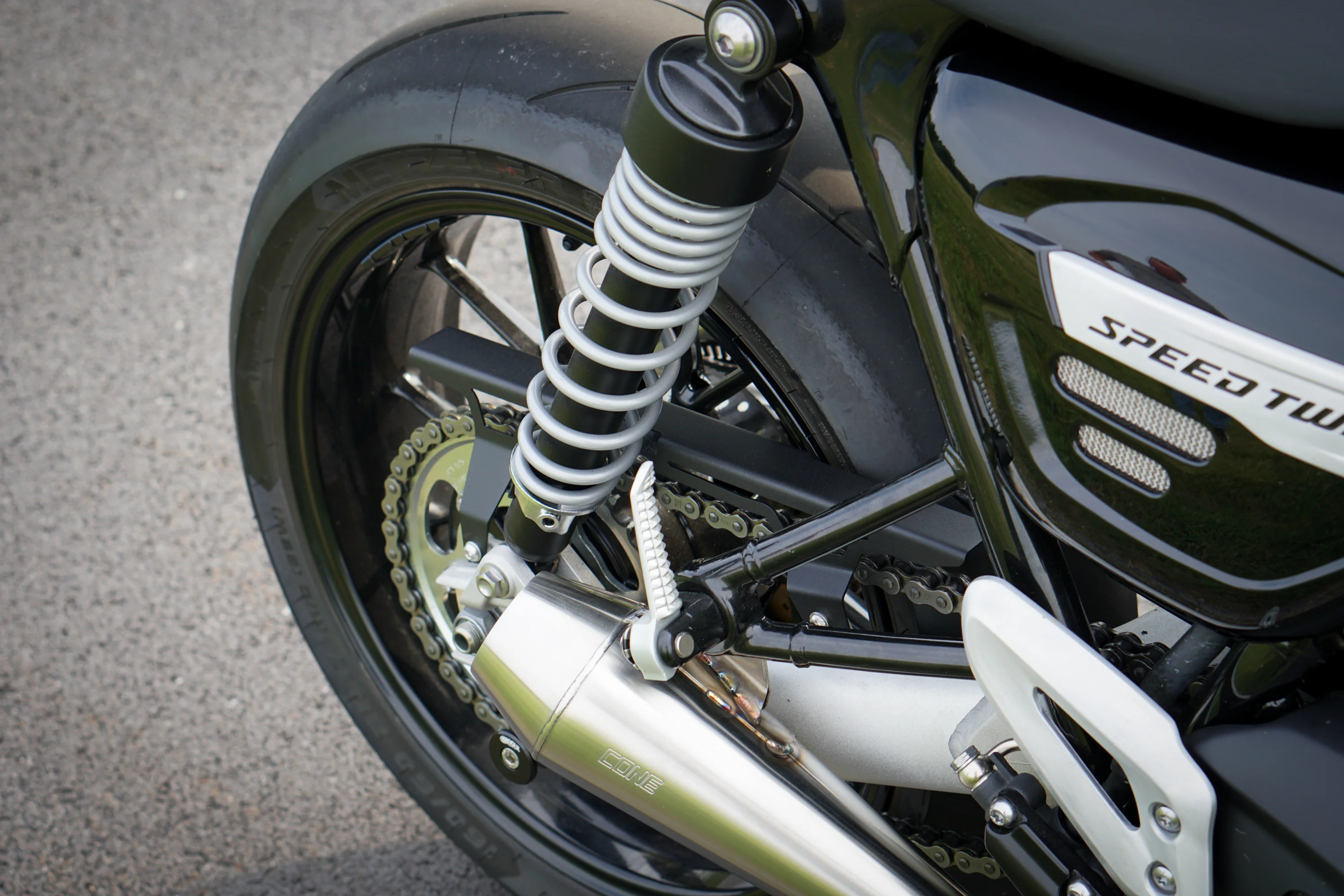 Triumph Speed Twin & RS / Thruxton Chain Guard - Brogue Moto - Image 2
