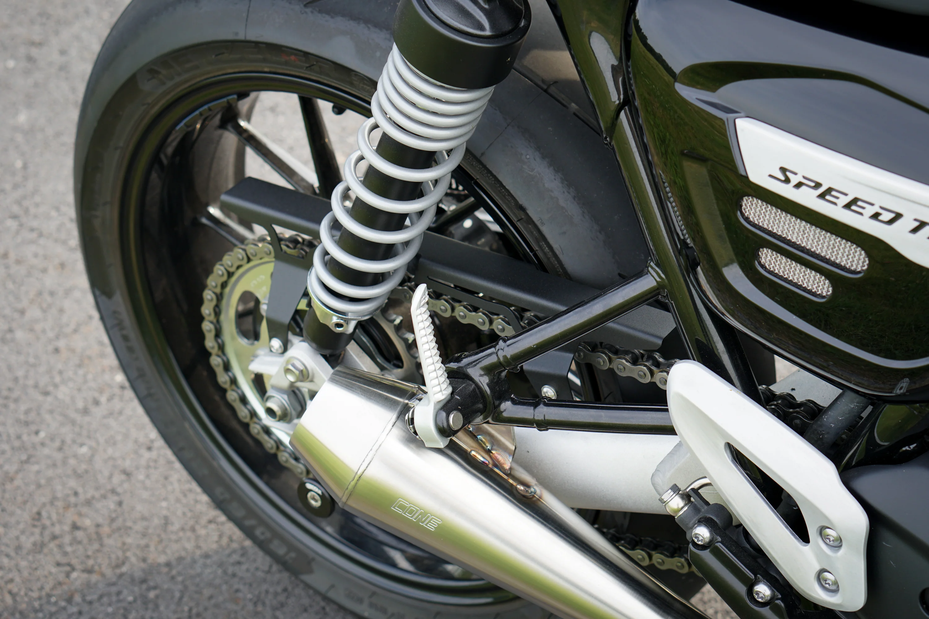 Triumph Speed Twin & RS / Thruxton Chain Guard - Brogue Moto - Image 5