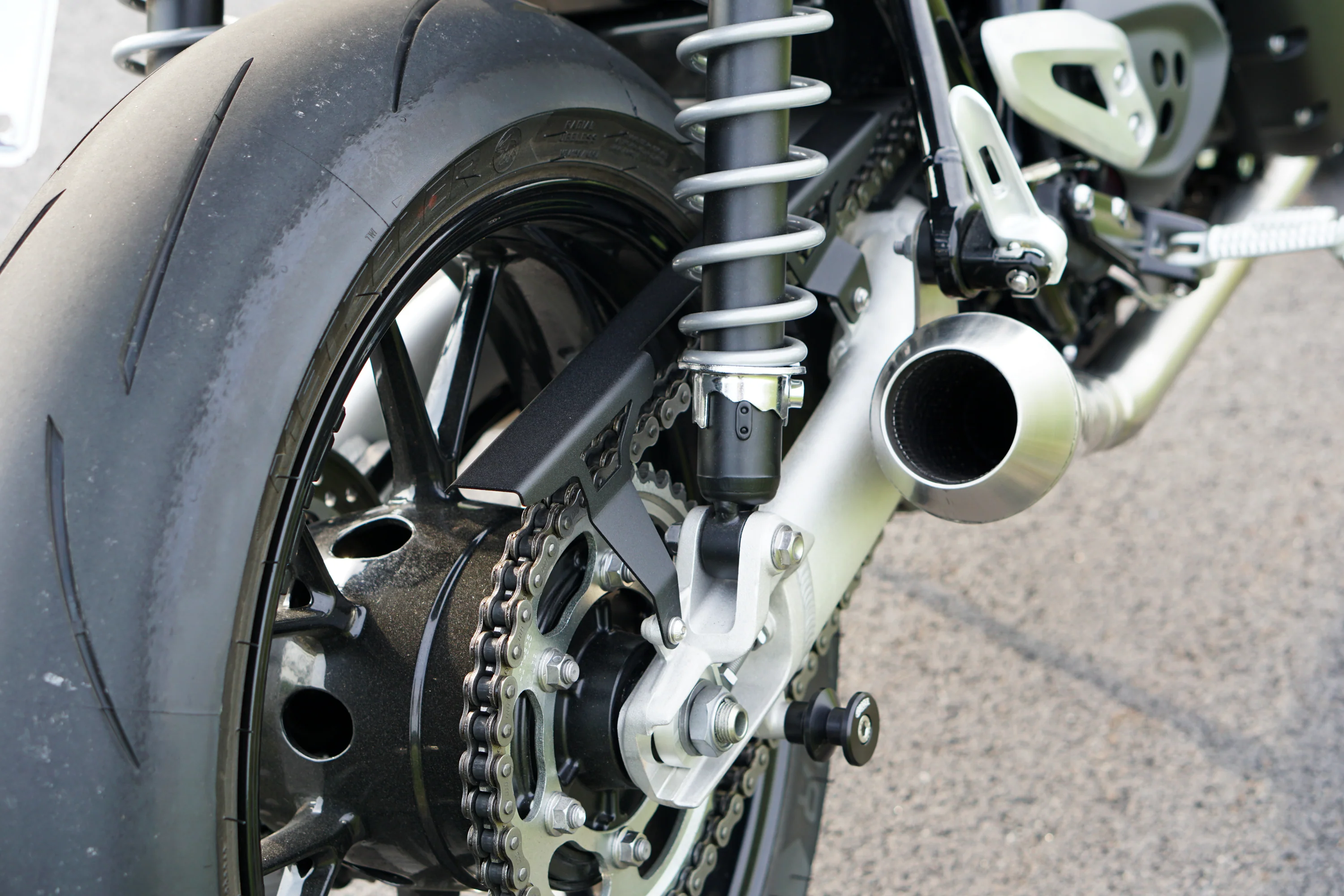 Triumph Speed Twin & RS / Thruxton Chain Guard - Brogue Moto - Image 6