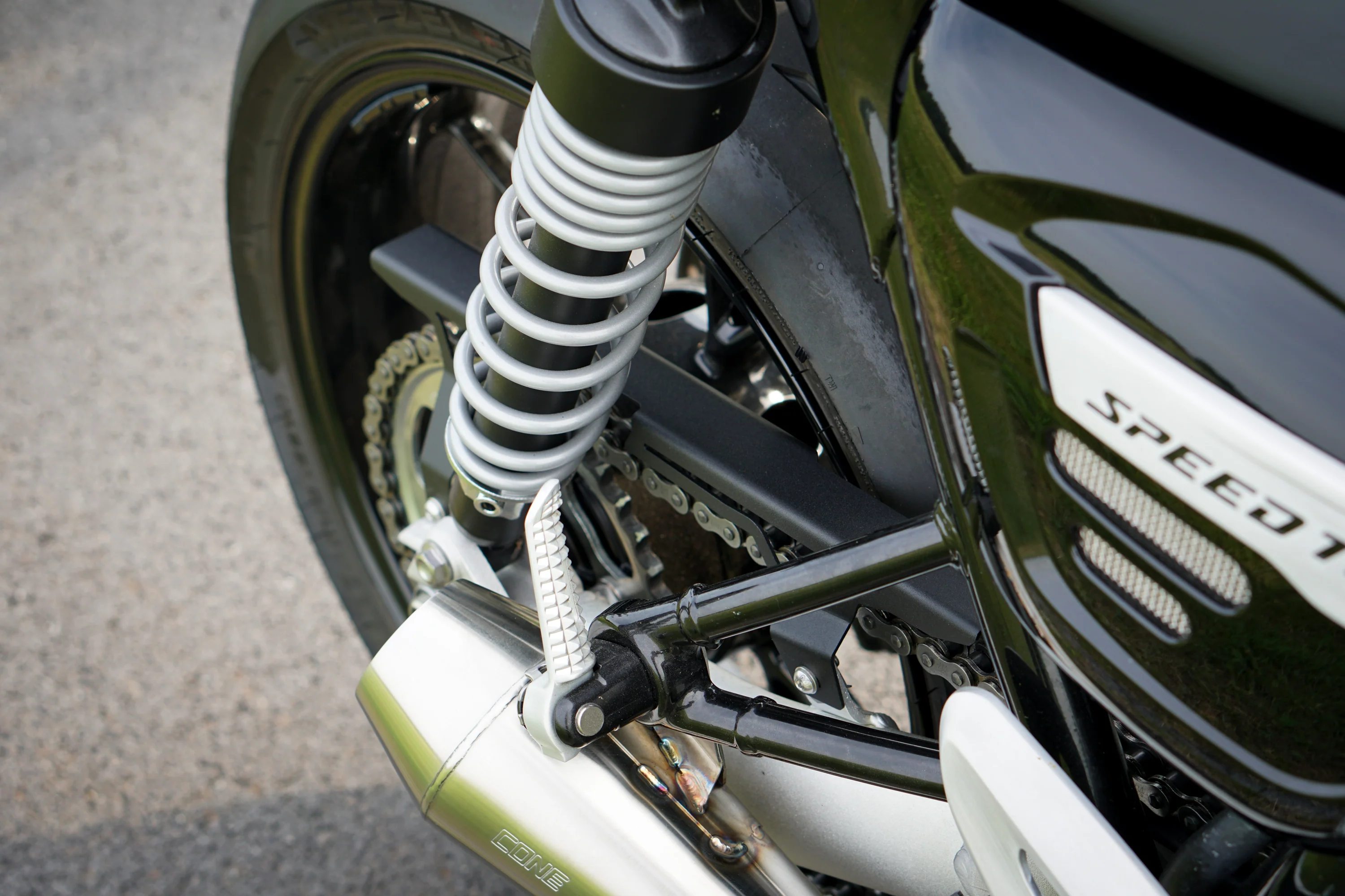 Triumph Speed Twin & RS / Thruxton Chain Guard - Brogue Moto - Image 7