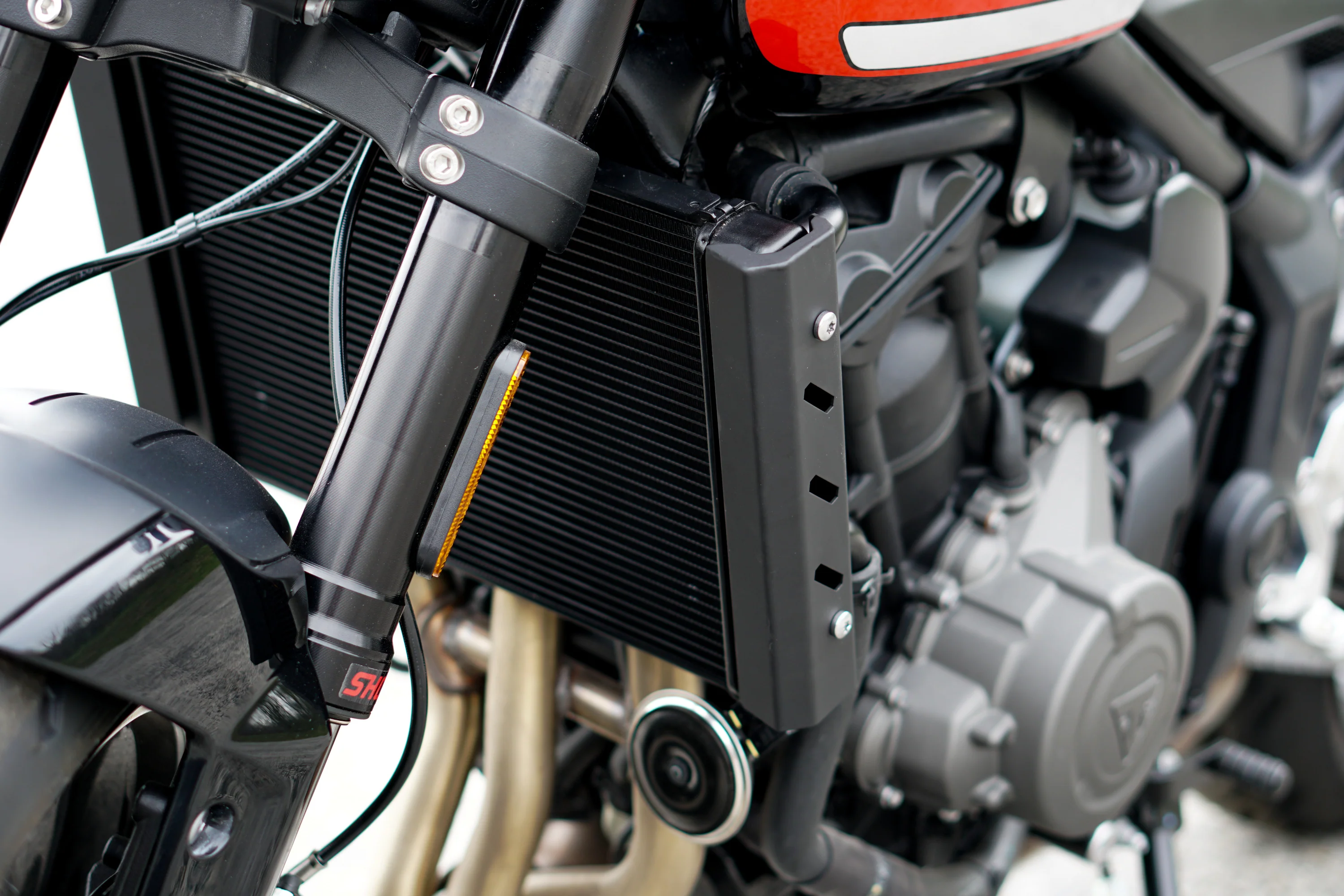 Triumph Trident 660 & 800 Radiator Side Covers - Image 6