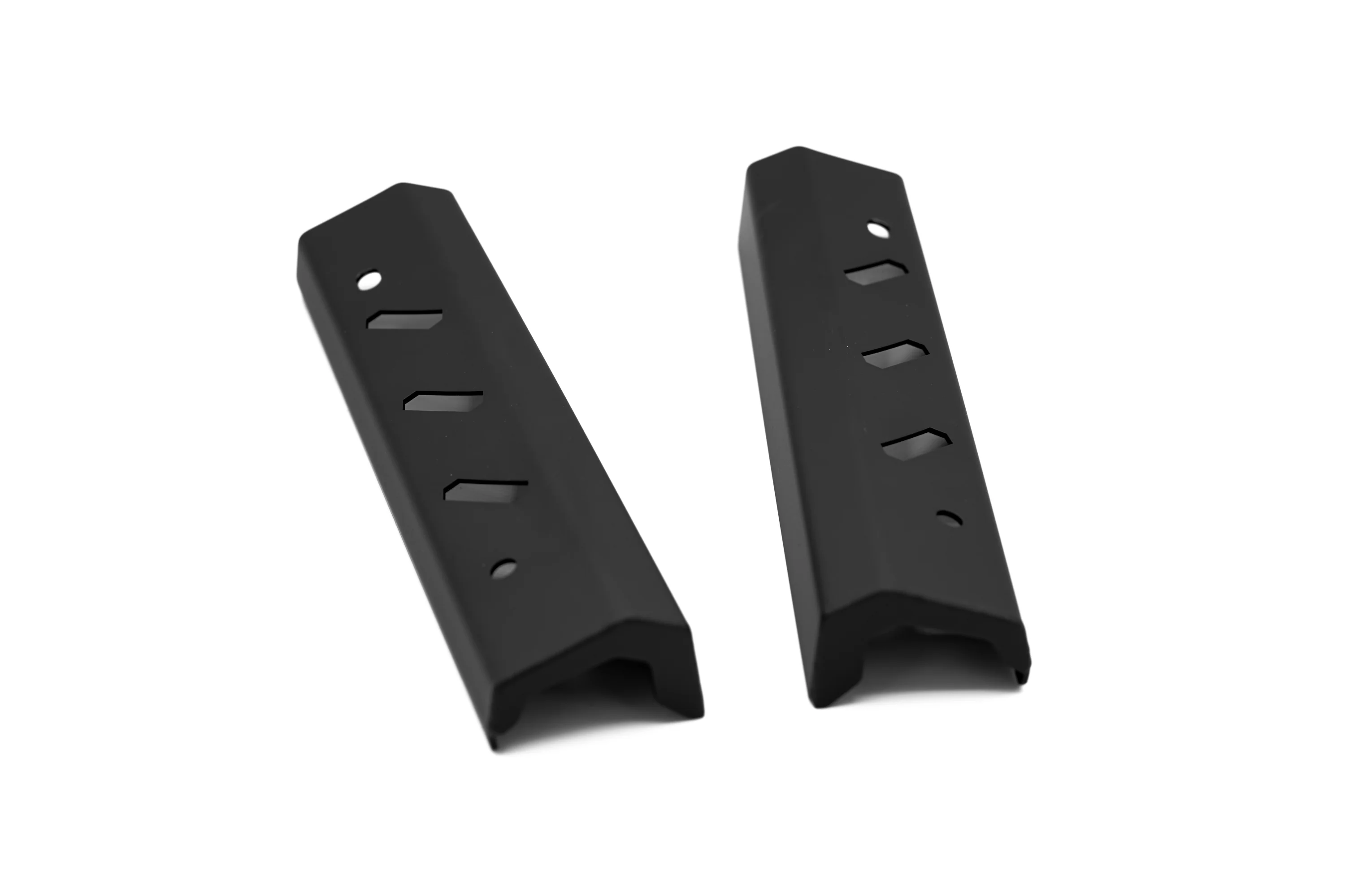 Triumph Trident 660 & 800 Radiator Side Covers - Image 9