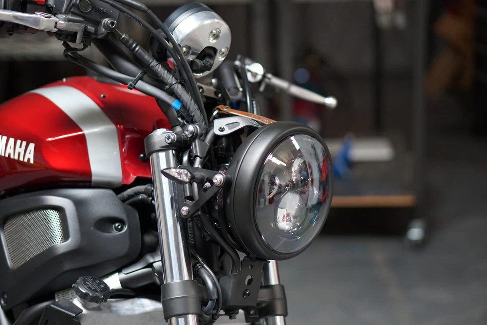 XSR700 7" LED Shallow Bucket Headlight Kit 2016-2021 - Image 4