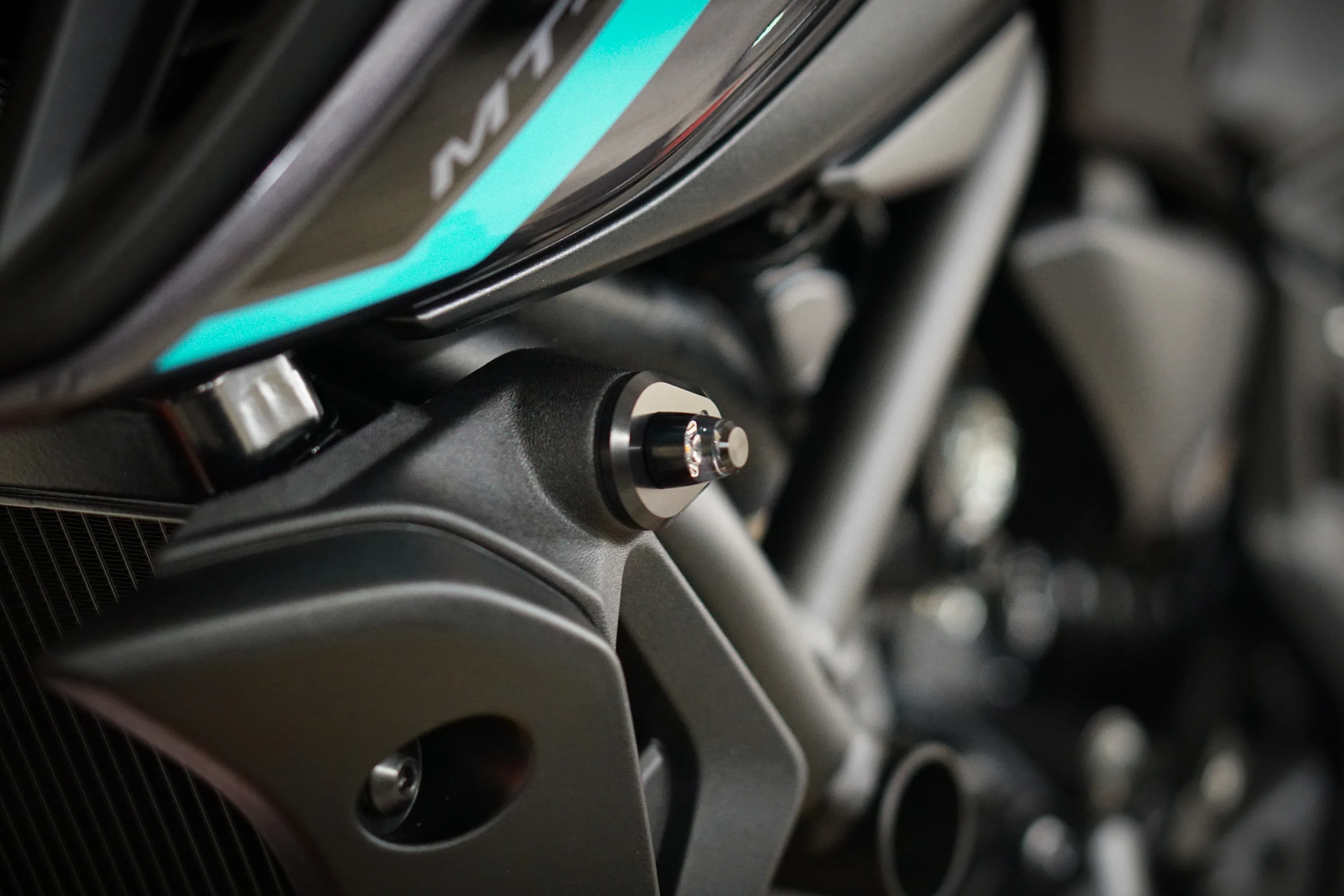 Yamaha MT-10 Front Machined Turn Signal Plate Adapter Kits 2016-2026 - Image 15
