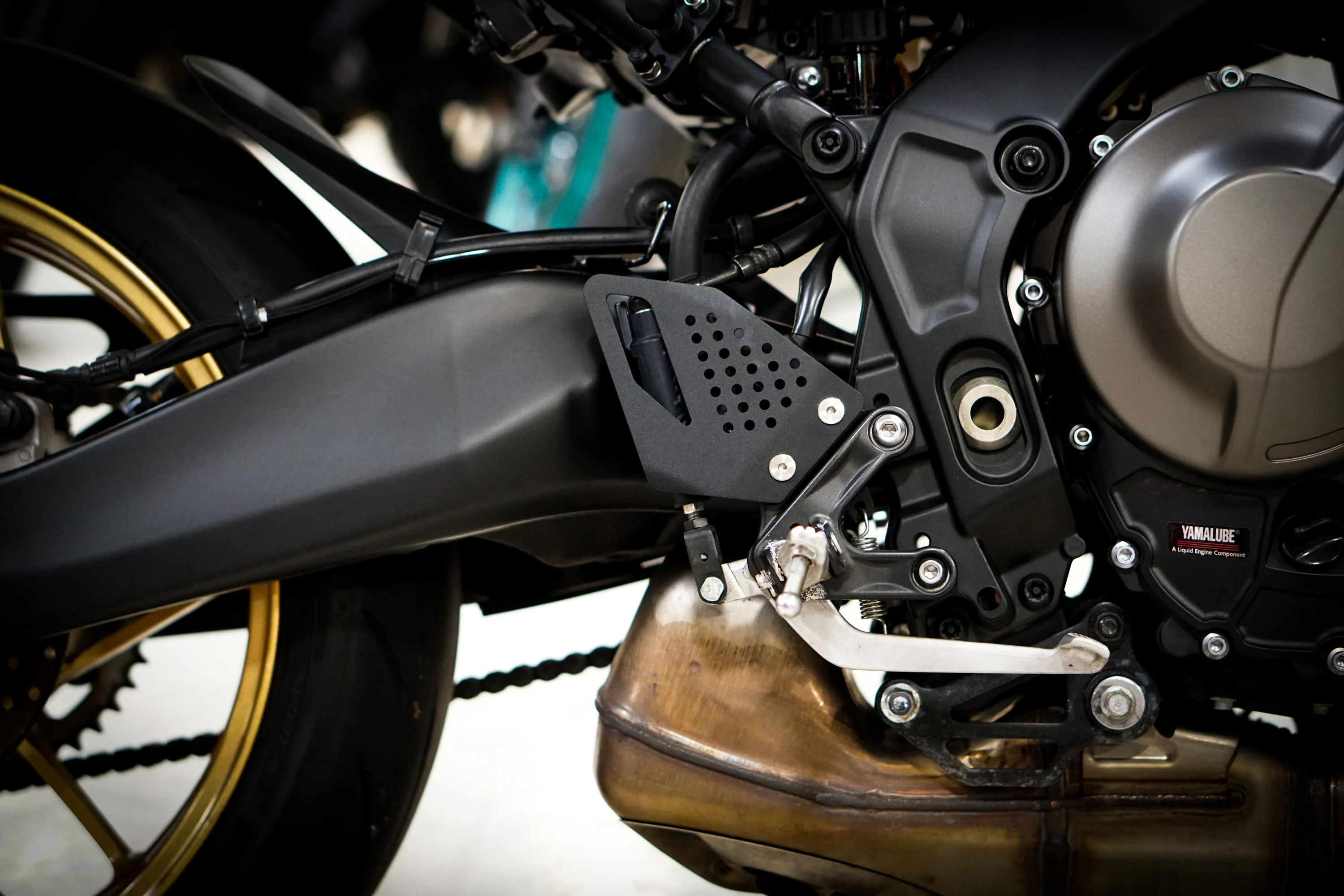 Yamaha XSR900 Heel Guard Ultra Low Profile M8 Machined Mounting Hardware 2022-2026 - Image 3